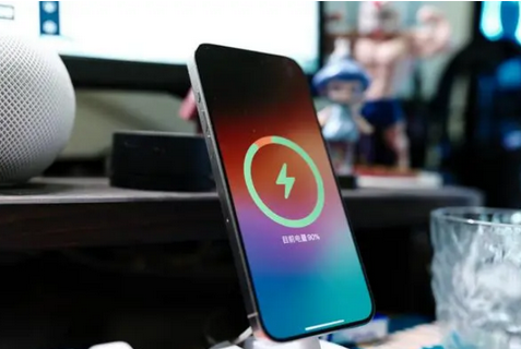 安溪苹果15换屏服务分享用什么充电器给iPhone15充电更好 